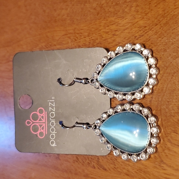 Paparazzi NWT light Aqua gemstone with diamond accents silver earrings.